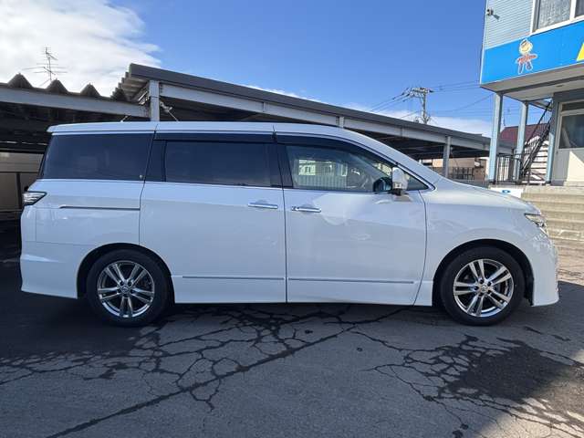 2010 Nissan Elgrand – thumbnail 3