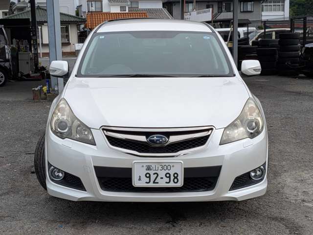 2010 Subaru Legacy Touring Wagon – thumbnail 2
