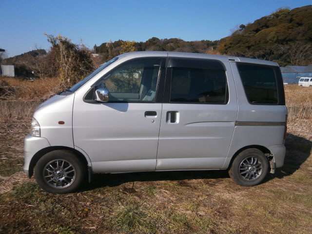 2004 Daihatsu Atrai Wagon – thumbnail 4