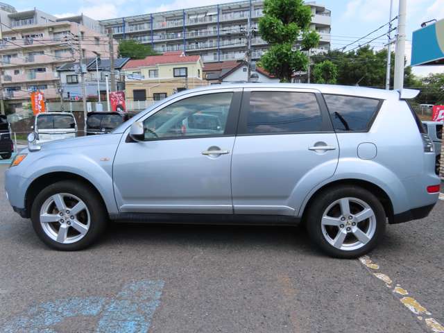 2005 Mitsubishi Outlander – thumbnail 3
