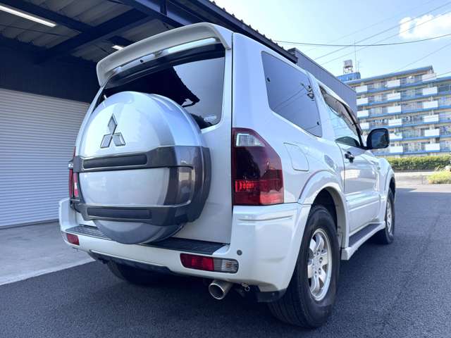 2006 Mitsubishi Pajero – thumbnail 2