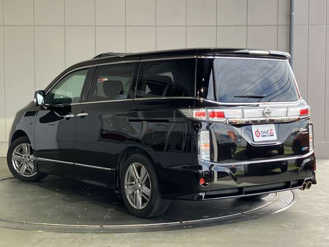 2010 Nissan Elgrand – thumbnail 3
