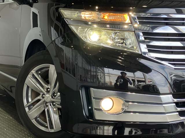 2010 Nissan Elgrand – thumbnail 4