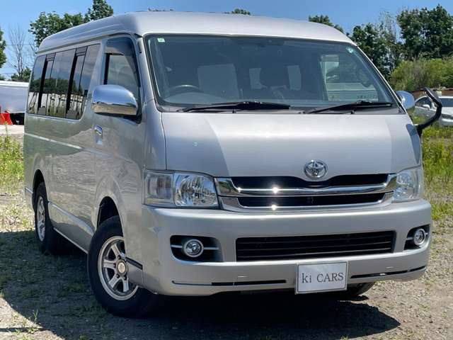 2009 Toyota Hiace – thumbnail 3