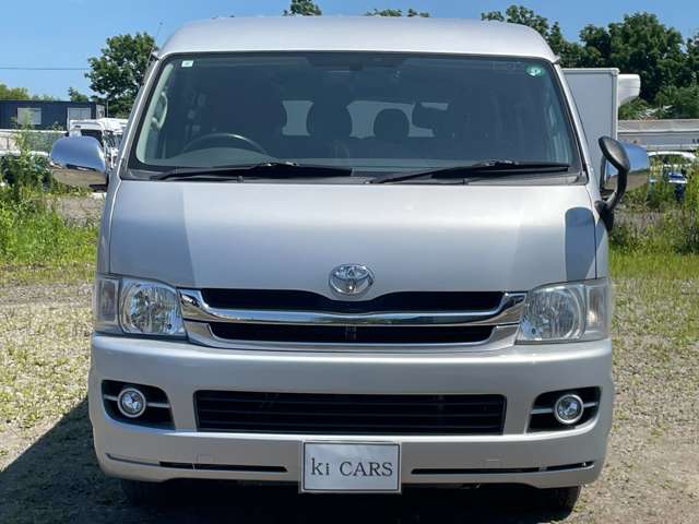 2009 Toyota Hiace – thumbnail 4