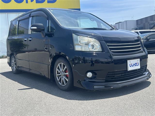 2010 Toyota Noah – thumbnail 2