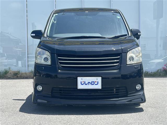 2010 Toyota Noah – thumbnail 3