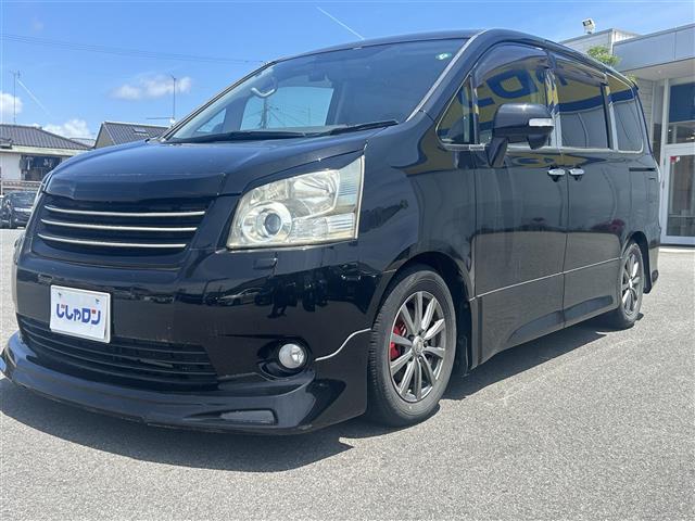 2010 Toyota Noah – thumbnail 4