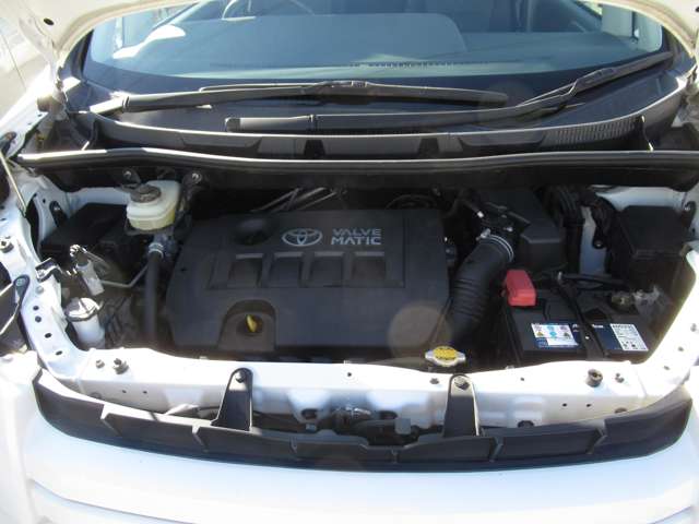 2009 Toyota Noah – thumbnail 4