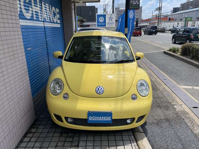 2004 Volkswagen New Beetle – thumbnail 2
