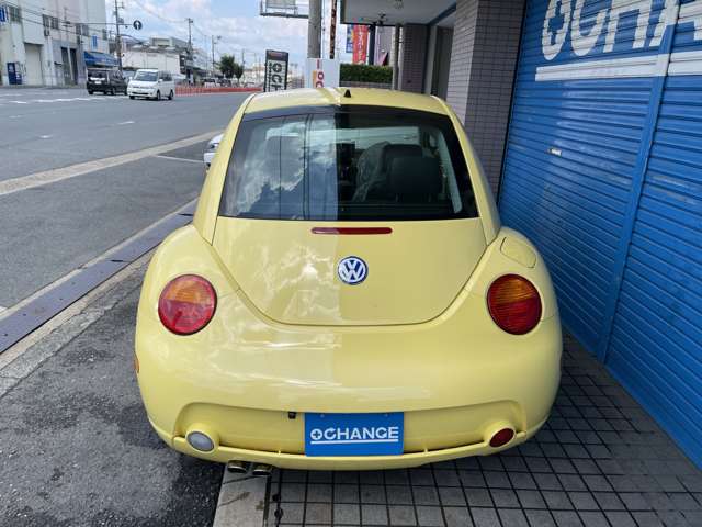 2004 Volkswagen New Beetle – thumbnail 4