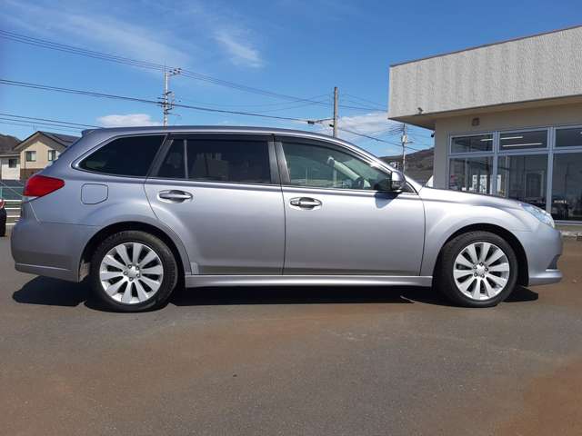 2010 Subaru Legacy Touring Wagon – thumbnail 4