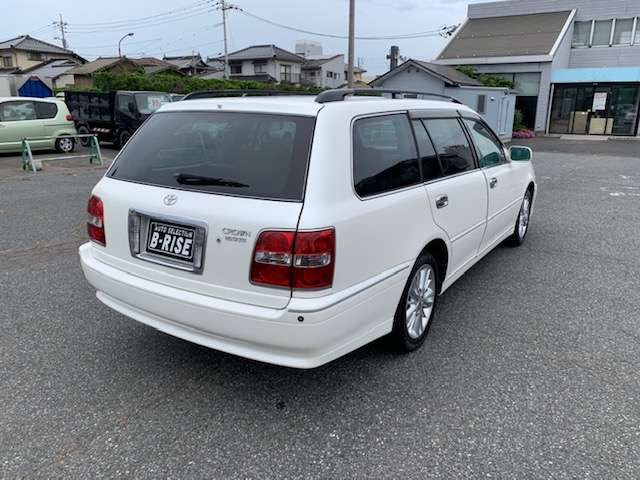 2002 Toyota Crown Estate – thumbnail 3