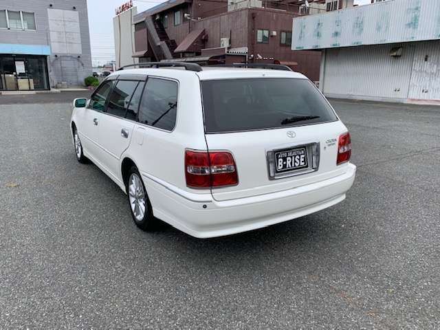 2002 Toyota Crown Estate – thumbnail 4