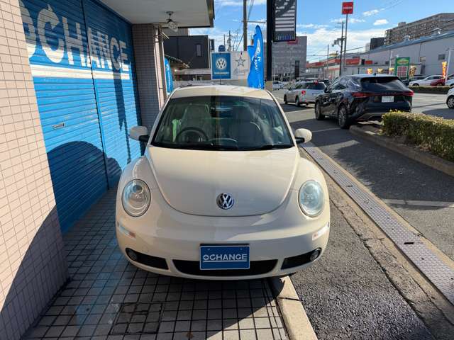 2010 Volkswagen New Beetle – thumbnail 2