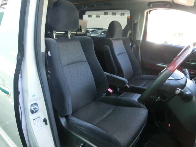 2008 Toyota Alphard – thumbnail 3