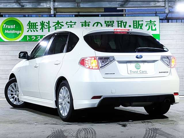 2010 Subaru Impreza Hatchback – thumbnail 4