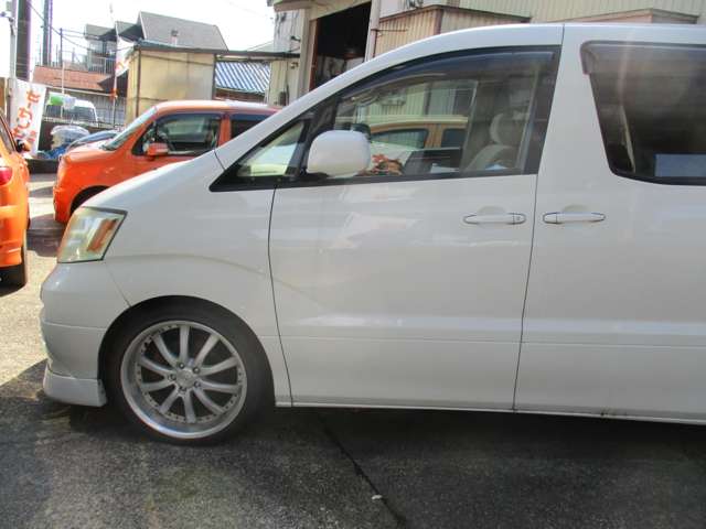 2002 Toyota Alphard – thumbnail 2