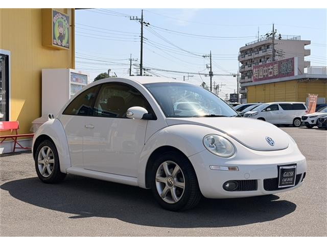 2010 Volkswagen New Beetle – thumbnail 4