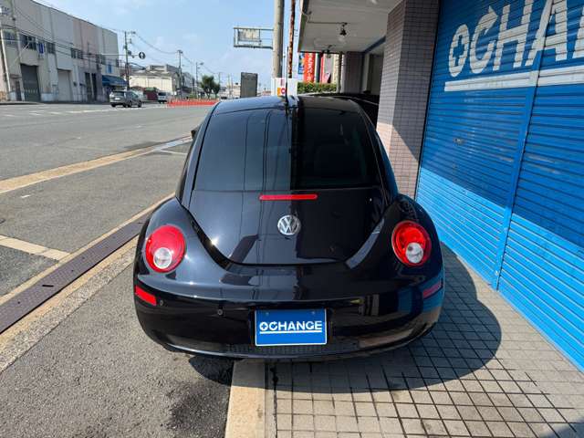 2010 Volkswagen New Beetle – thumbnail 4