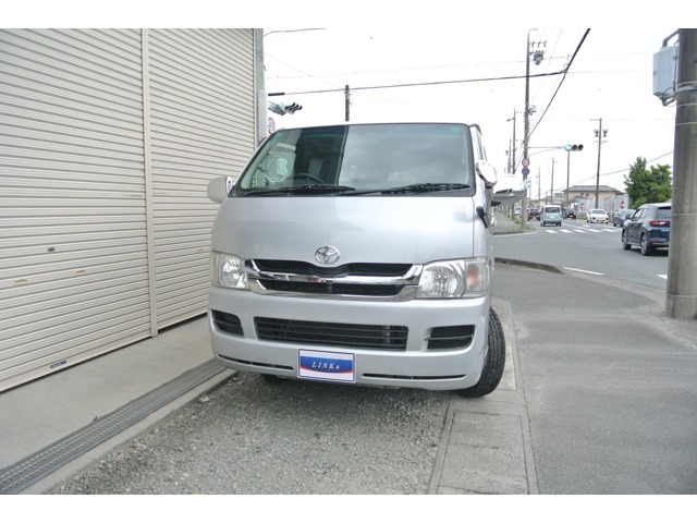2009 Toyota Regius Ace – thumbnail 2