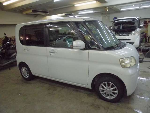 2010 Daihatsu Tanto – thumbnail 4