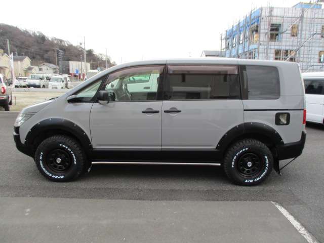 2008 Mitsubishi Delica D:5 – thumbnail 2
