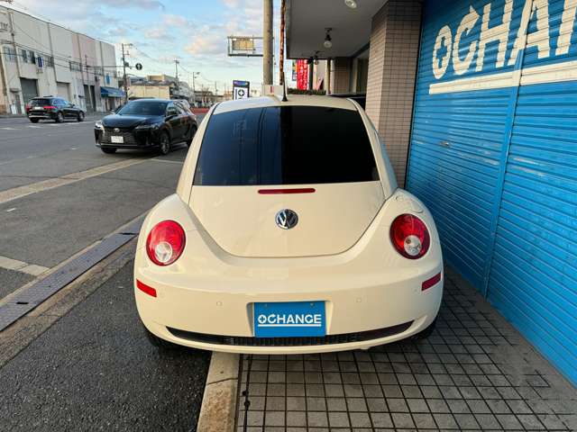 2009 Volkswagen New Beetle – thumbnail 4