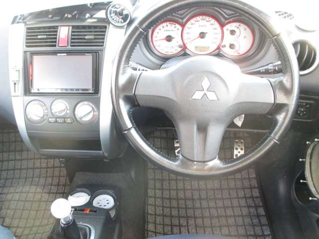 2006 Mitsubishi Colt – thumbnail 3