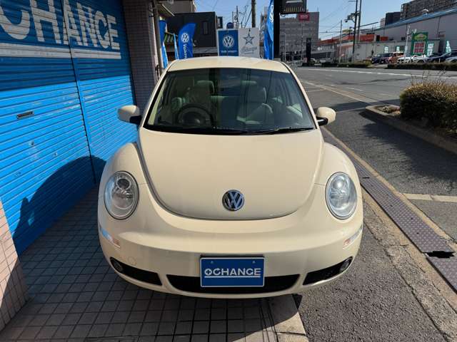 2010 Volkswagen New Beetle – thumbnail 2