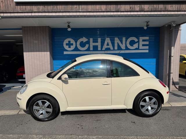2010 Volkswagen New Beetle – thumbnail 3