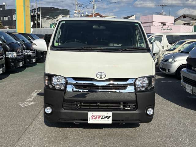 2009 Toyota Hiace – thumbnail 2