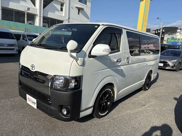 2009 Toyota Hiace – thumbnail 3
