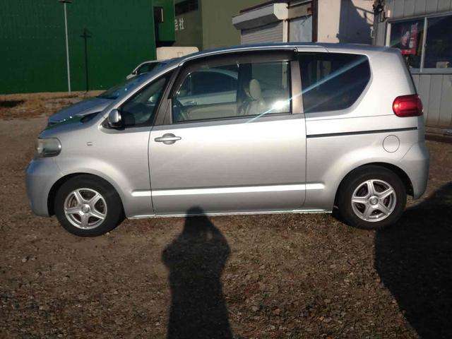 2008 Toyota Porte – thumbnail 3
