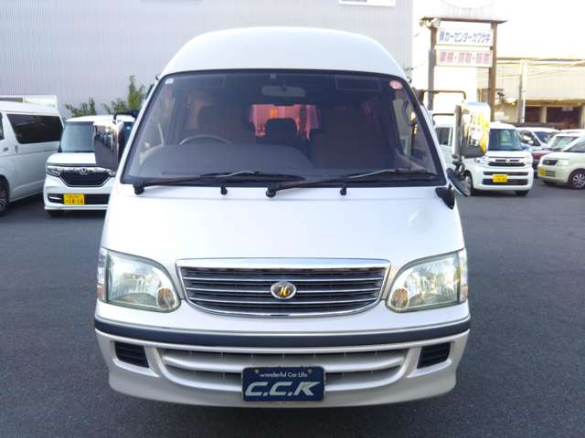 2003 Toyota Hiace – thumbnail 2