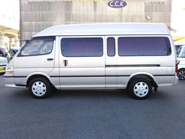 2003 Toyota Hiace – thumbnail 4