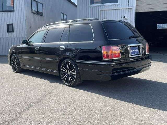 2000 Toyota Crown Estate – thumbnail 4