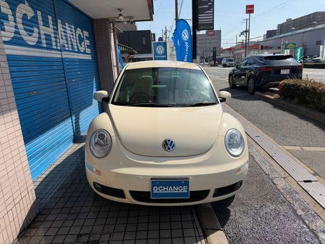 2010 Volkswagen New Beetle – thumbnail 2
