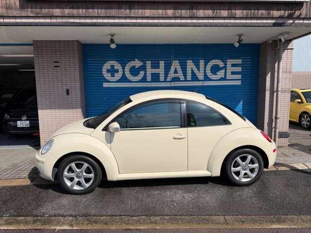 2010 Volkswagen New Beetle – thumbnail 3