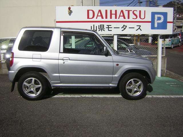 2010 Mitsubishi Pajero Mini – thumbnail 2