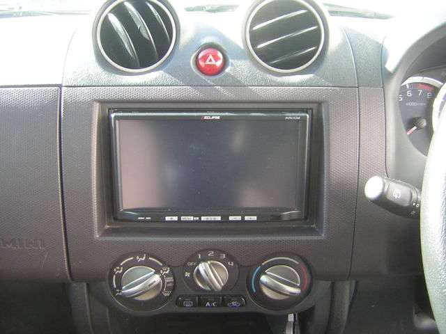 2010 Mitsubishi Pajero Mini – thumbnail 3