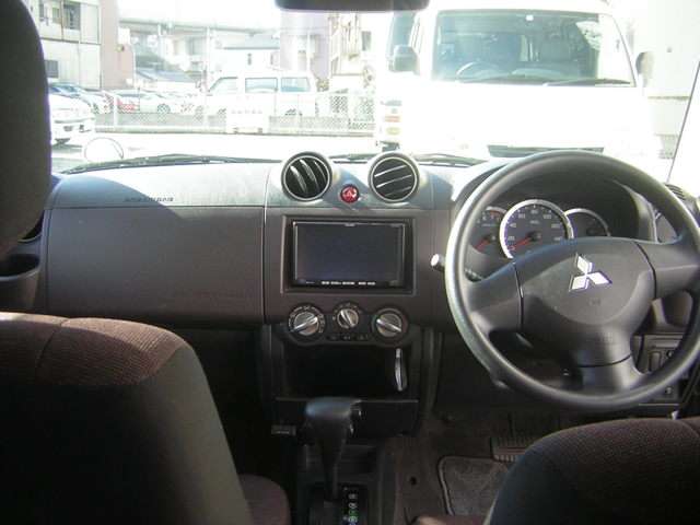 2010 Mitsubishi Pajero Mini – thumbnail 4