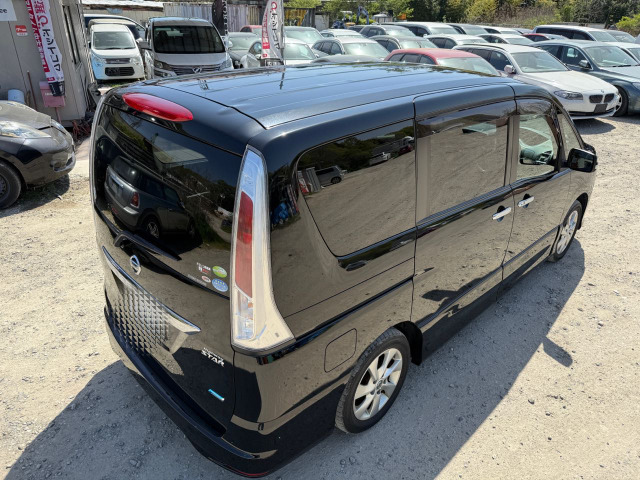 2010 Nissan Serena – thumbnail 3
