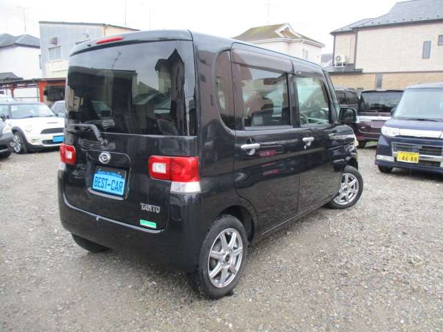 2010 Daihatsu Tanto – thumbnail 2