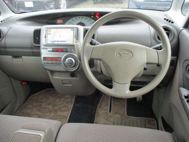 2010 Daihatsu Tanto – thumbnail 3