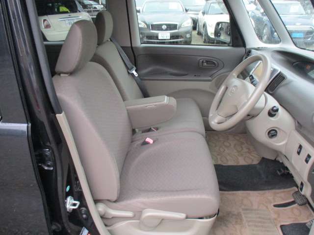 2010 Daihatsu Tanto – thumbnail 4