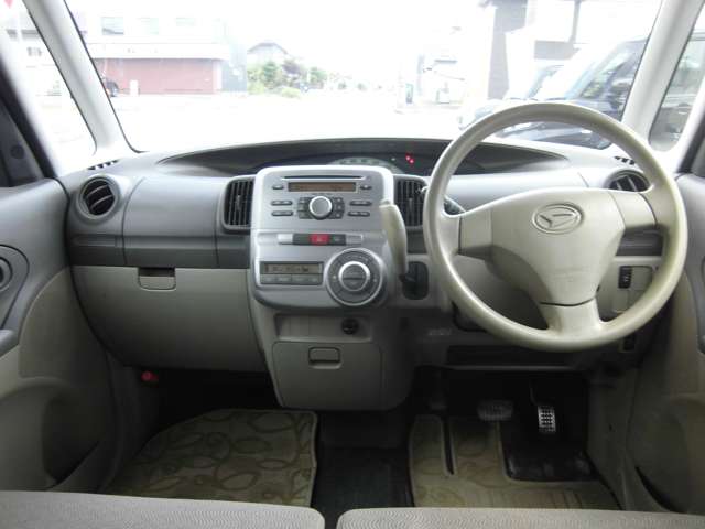 2010 Daihatsu Tanto – thumbnail 2