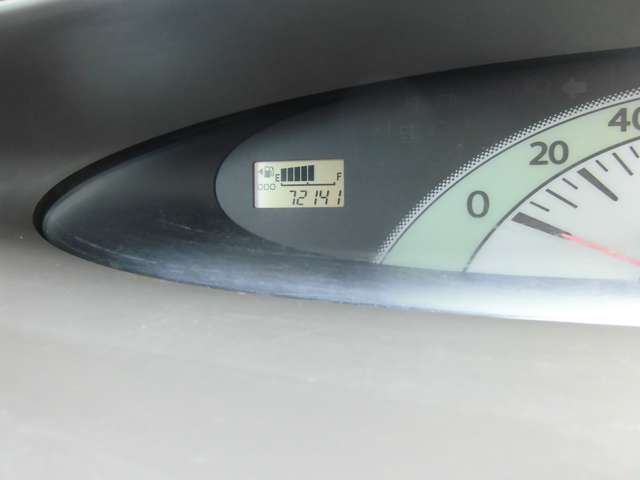 2010 Daihatsu Tanto – thumbnail 3