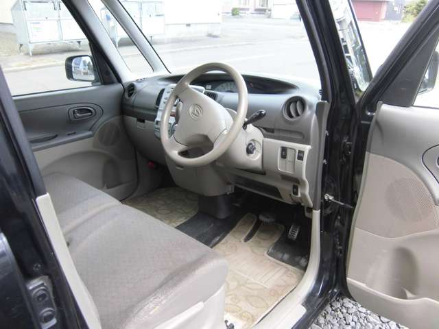 2010 Daihatsu Tanto – thumbnail 4