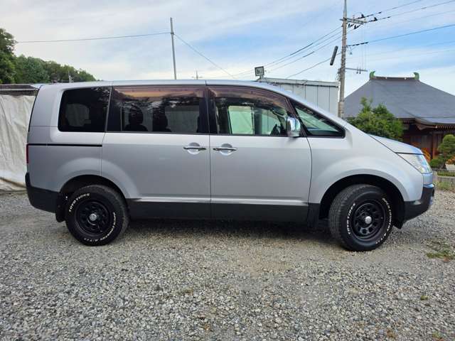 2008 Mitsubishi Delica D:5 – thumbnail 2